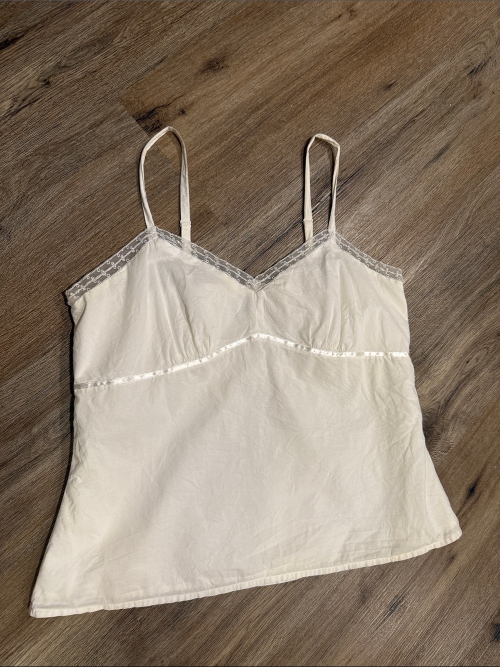 Y2K GAP White Cotton Lace-Trim Spaghetti Strap Cami Detailed Neckline